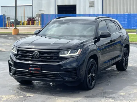 Another view of 2023 Volkswagen Atlas Cross Sport 3.6L V6 SEL R-Line Black for sale in Alvin, TX at Auto Boutique Texas