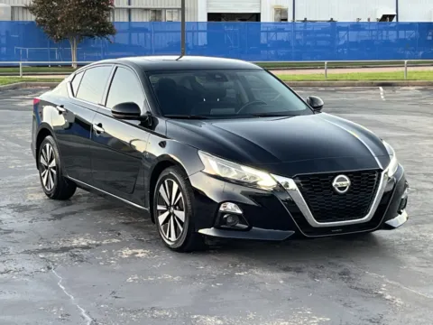 Another view of 2020 Nissan Altima 2.5 SV for sale in Alvin, TX at Auto Boutique Texas