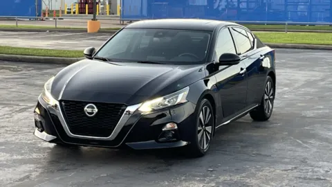 Black 2020 Nissan Altima 2.5 SV for sale in Alvin, TX