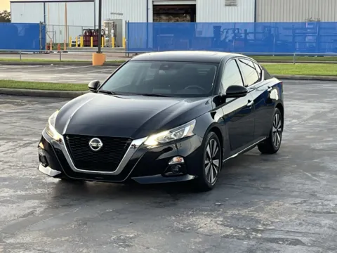 Photos of 2020 Nissan Altima 2.5 SV for sale in Alvin, TX at Auto Boutique Texas
