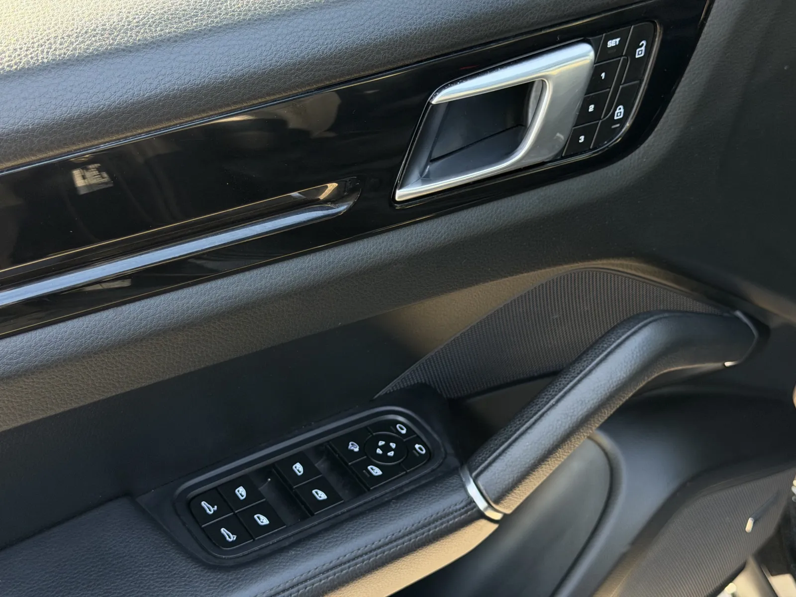 Porsche Cayenne photo 33