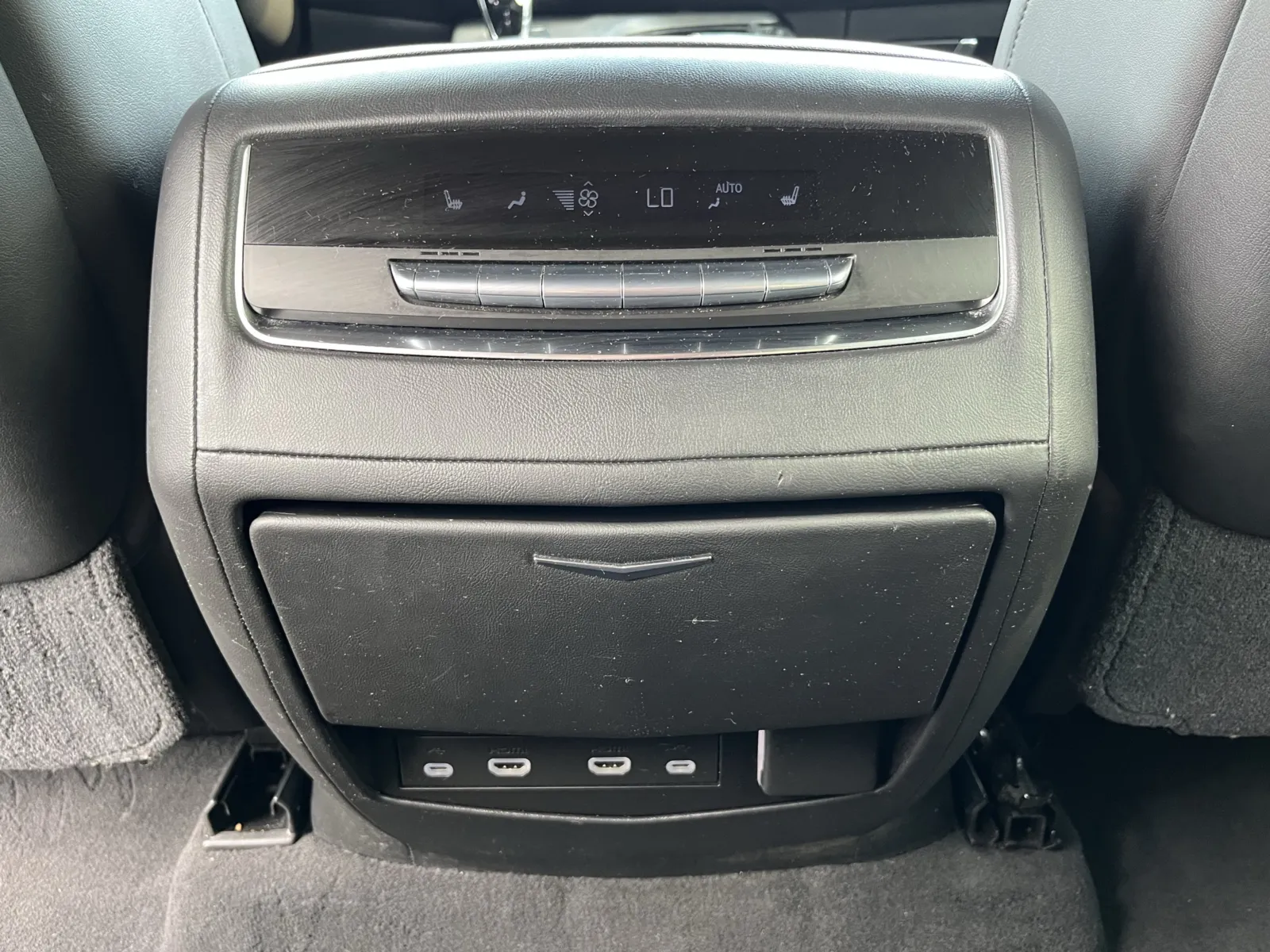 Cadillac Escalade ESV photo 26