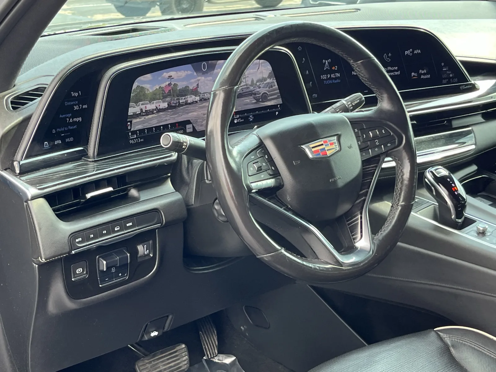 Cadillac Escalade ESV photo 13