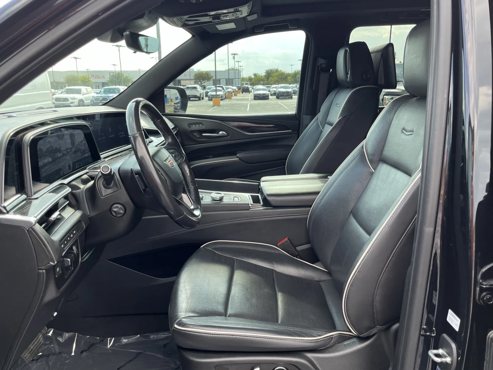 Cadillac Escalade ESV photo 27