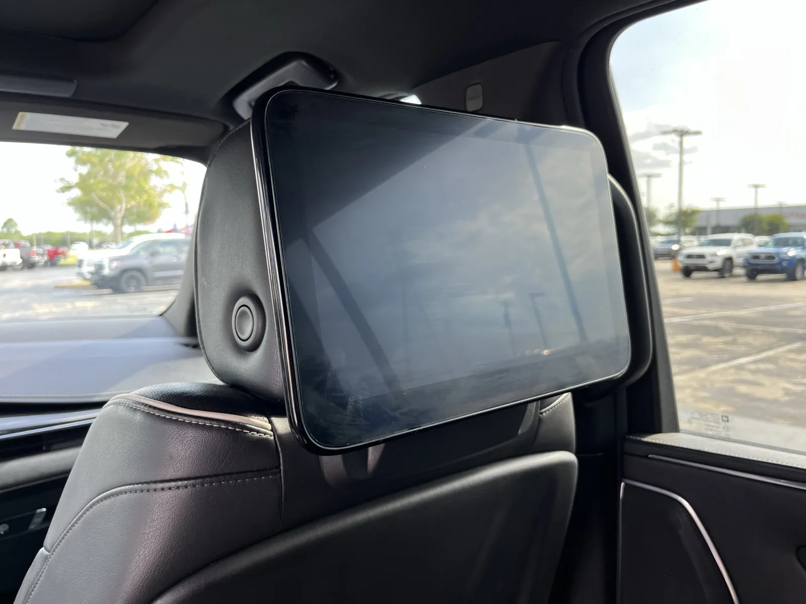 Cadillac Escalade ESV photo 8