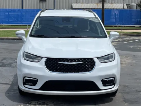 More photos of 2022 Chrysler Pacifica Touring L at Auto Boutique Texas, TX