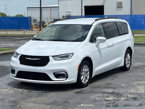 Photos of 2022 Chrysler Pacifica Touring L for sale in Alvin, TX at Auto Boutique Texas