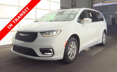 White 2022 Chrysler Pacifica Touring L for sale in Alvin, TX