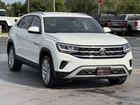 Photos of 2022 Volkswagen Atlas Cross Sport 3.6L V6 SE w/Technology for sale in Alvin, TX at Auto Boutique Texas