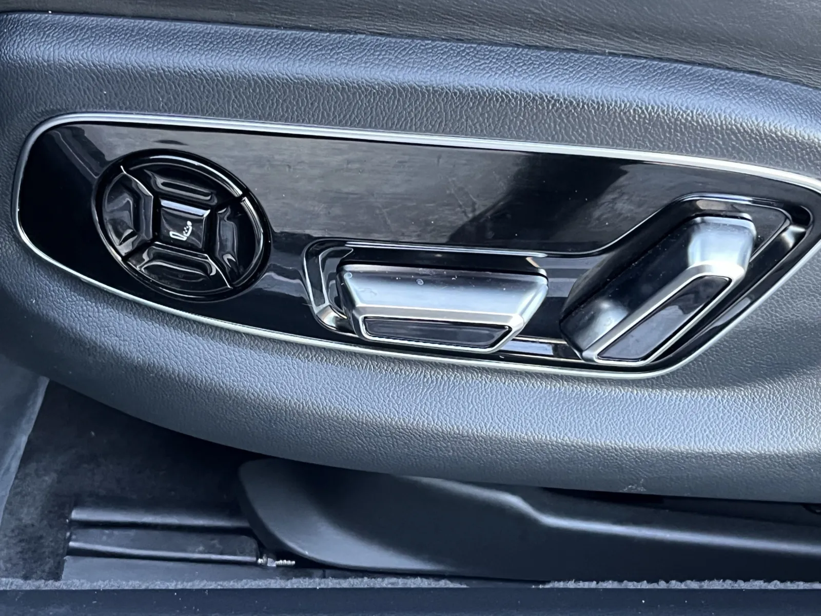 Audi A8 photo 24