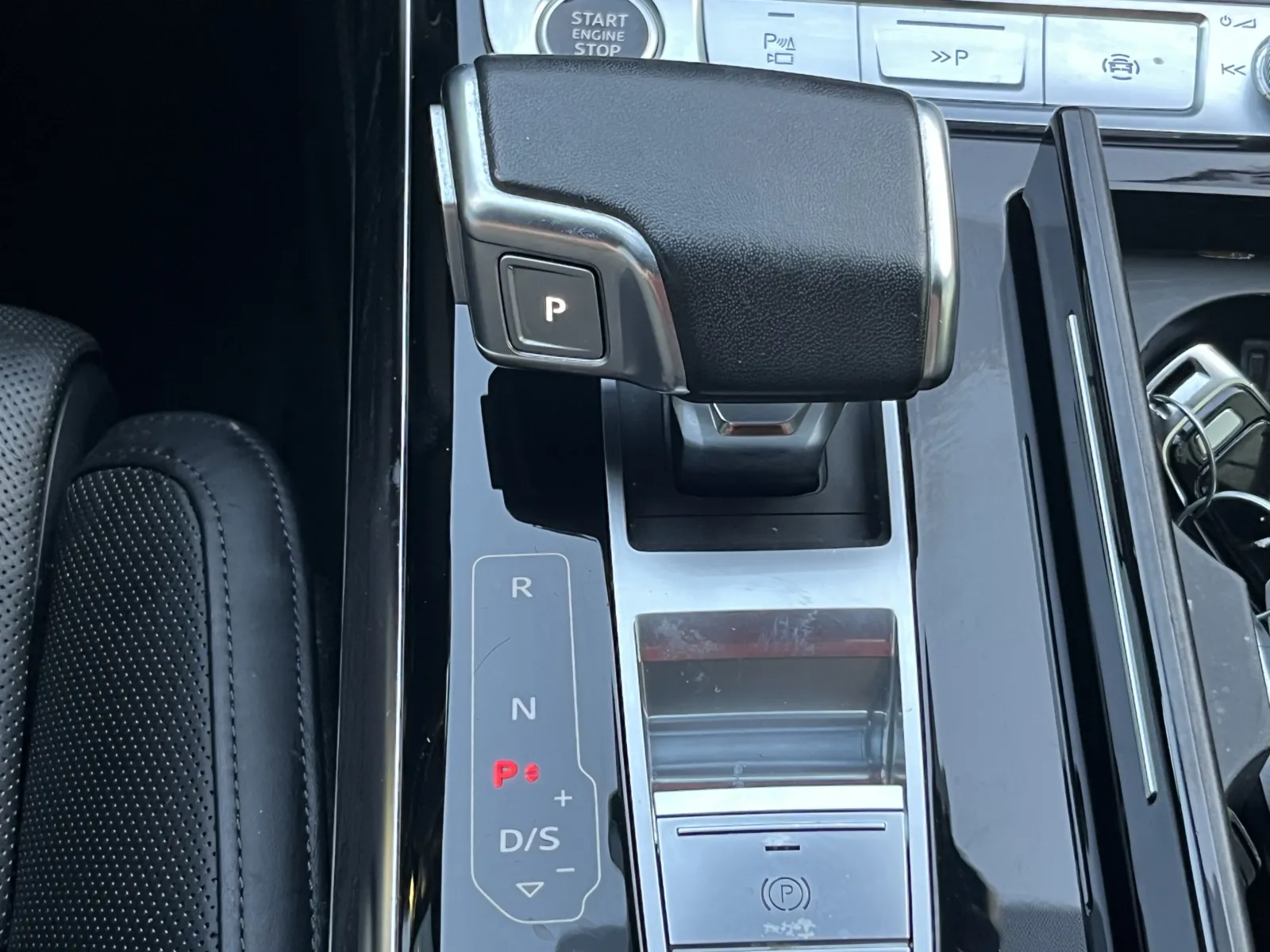 Audi A8 photo 19