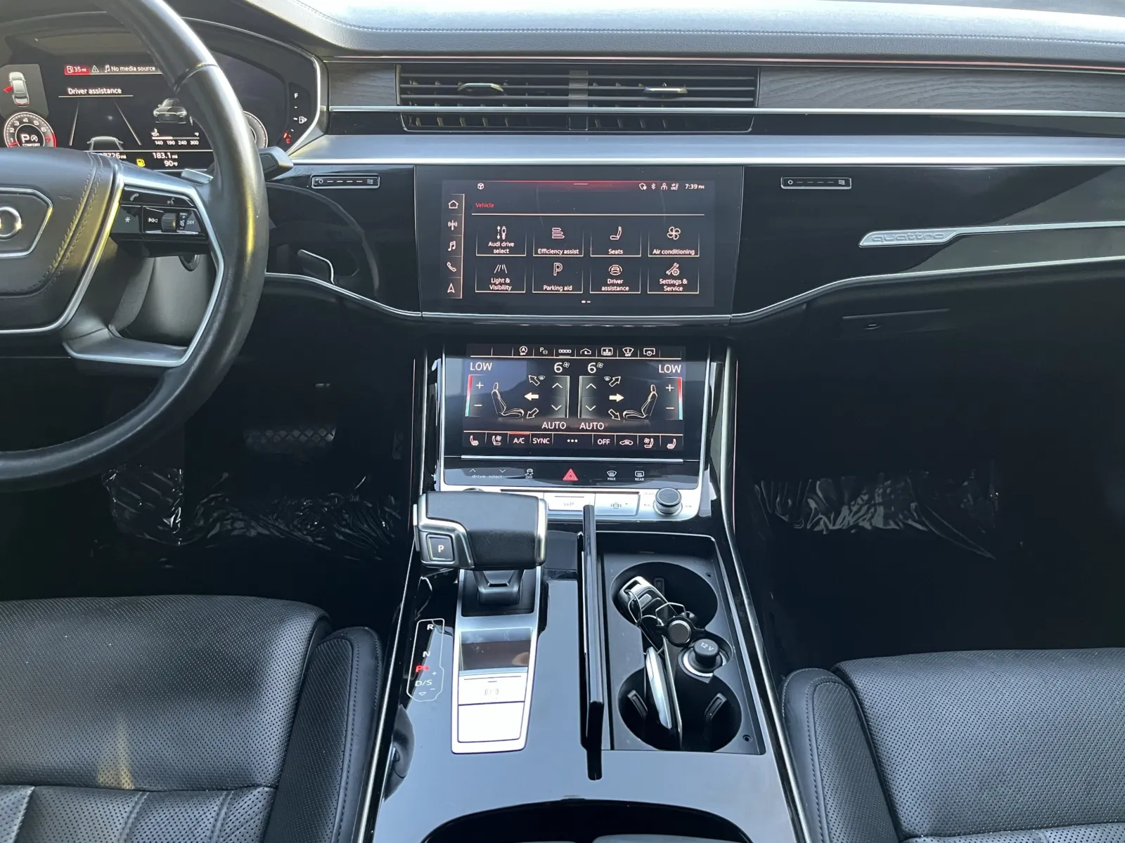 Audi A8 photo 22