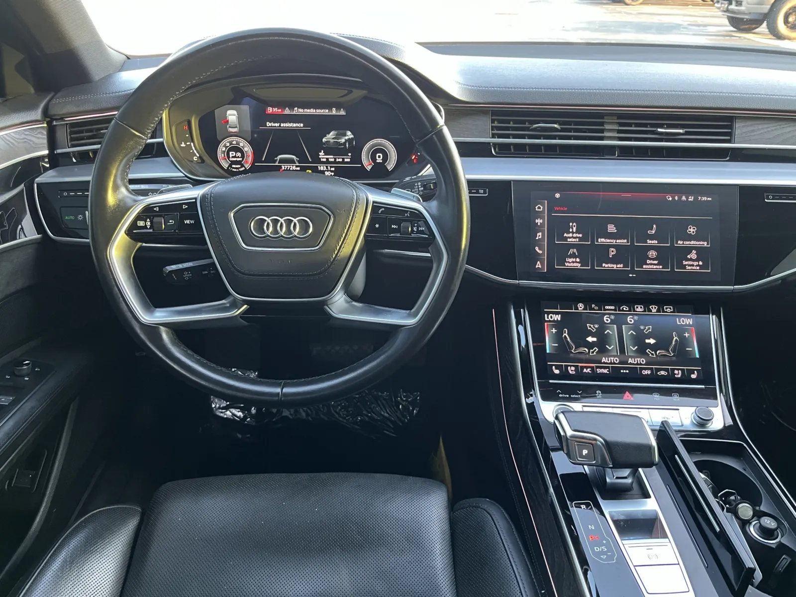 Audi A8 photo 14