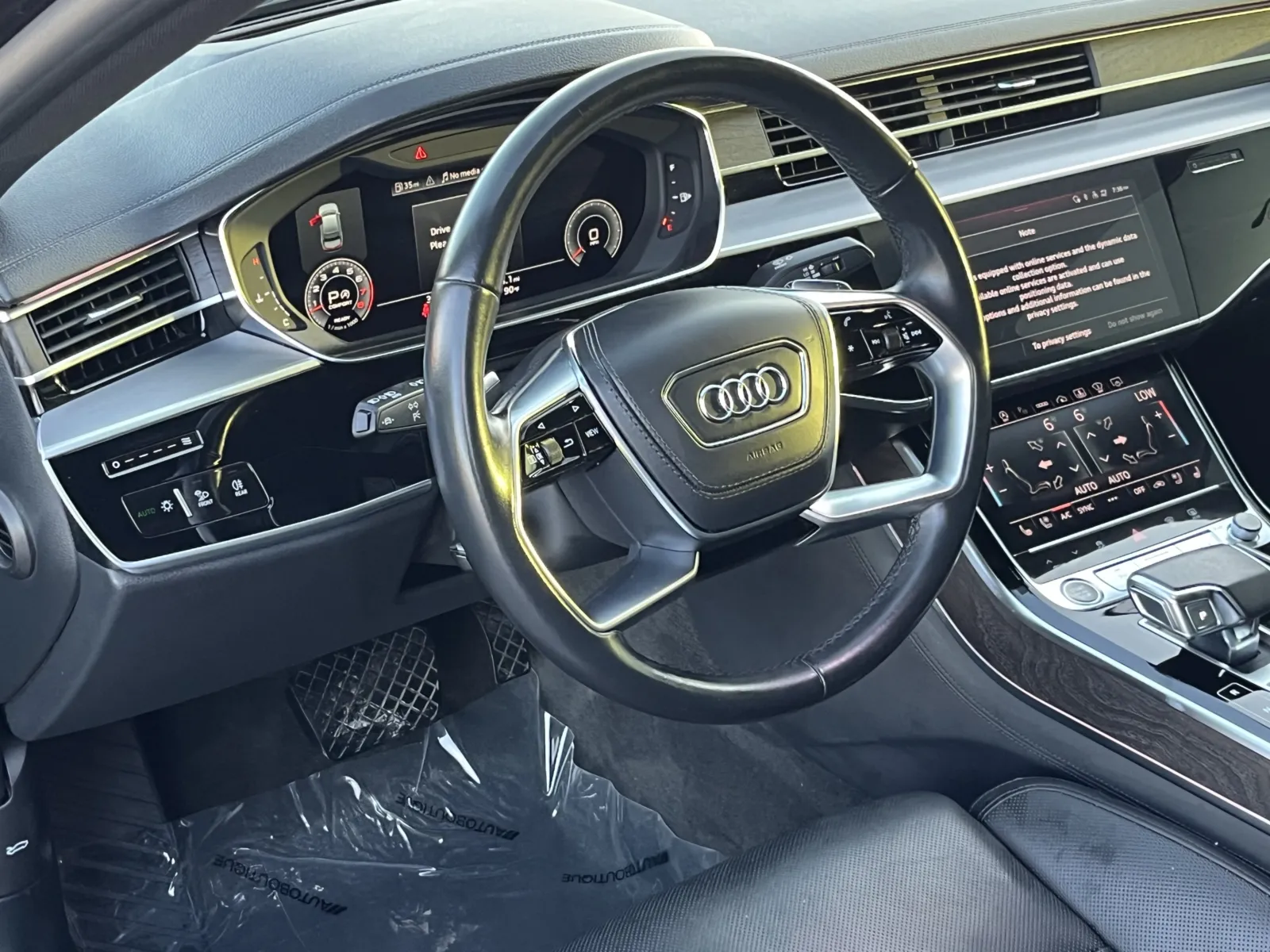 Audi A8 photo 12