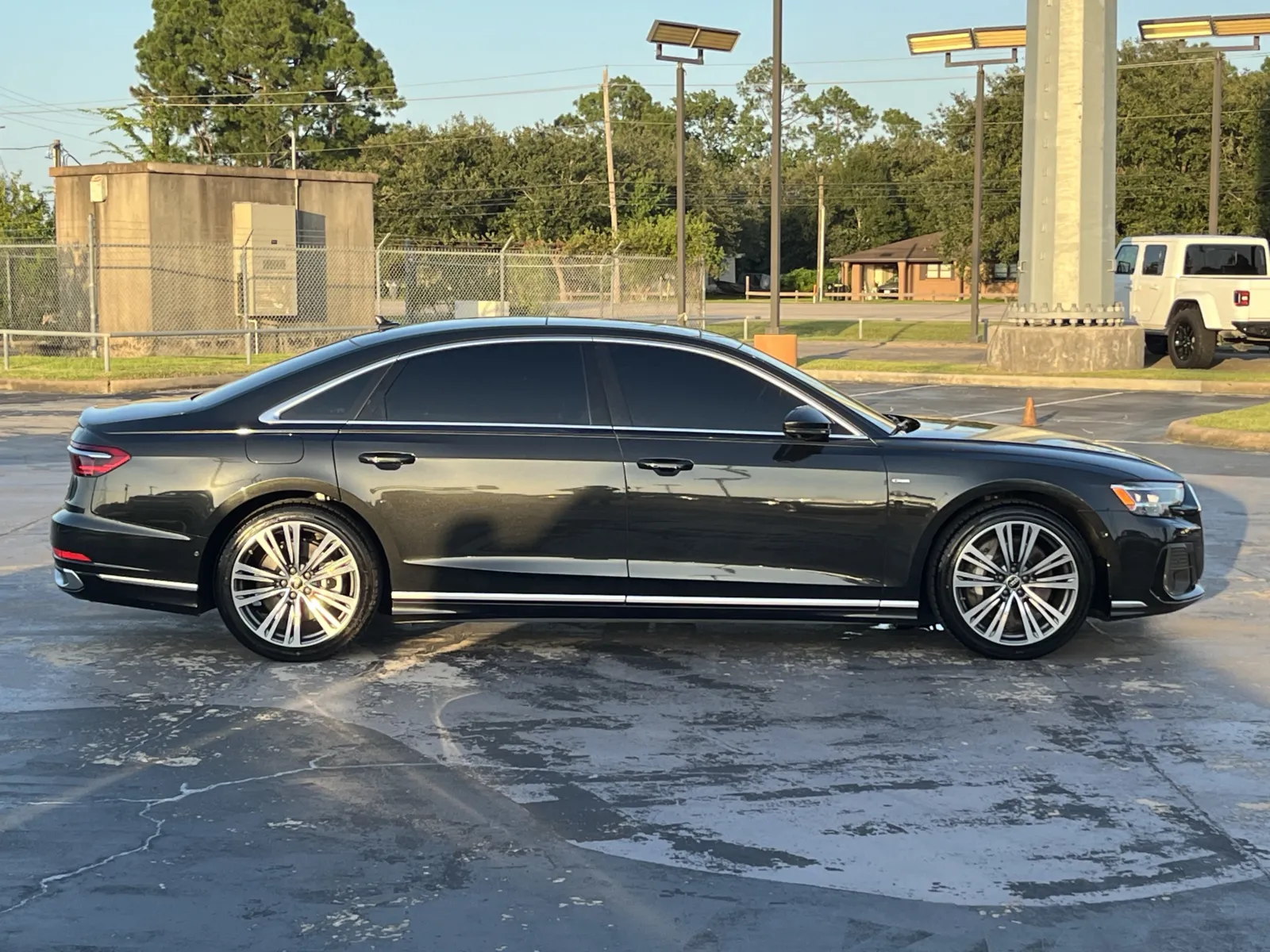 Audi A8 photo 10