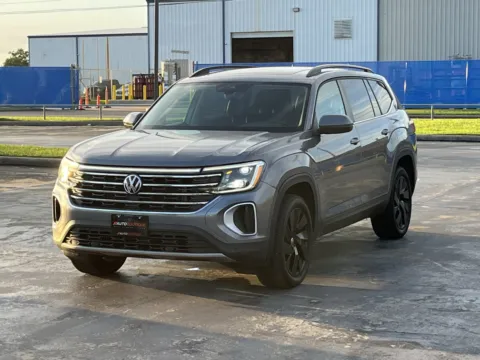 Photos of 2024 Volkswagen Atlas 2.0T SE w/Technology for sale in Alvin, TX at Auto Boutique Texas
