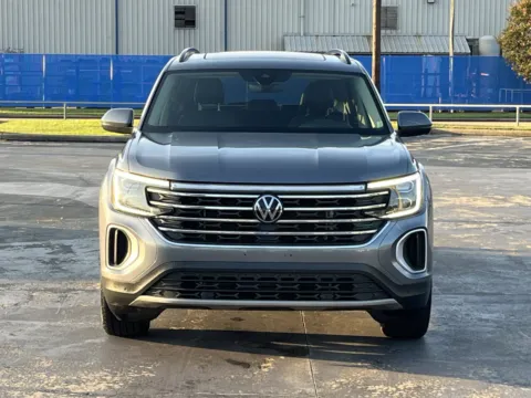 More photos of 2024 Volkswagen Atlas 2.0T SE w Technology at Auto Boutique Texas, TX