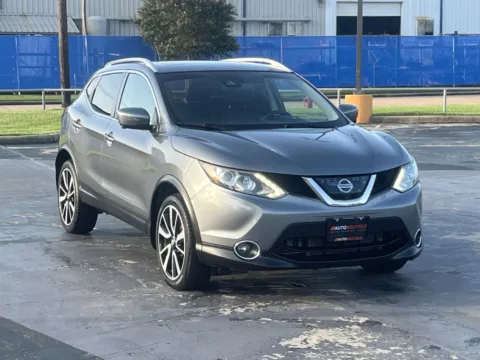 Another view of 2017 Nissan Rogue Sport SL for sale in Alvin, TX at Auto Boutique Texas