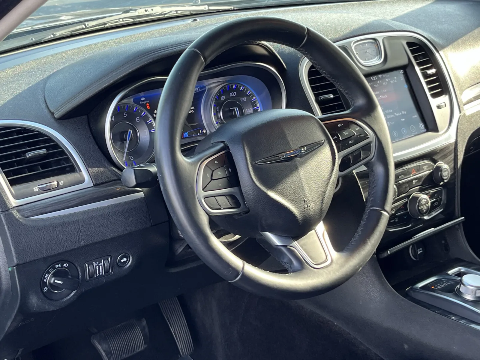 Chrysler 300 photo 11