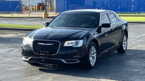 Black 2018 Chrysler 300 Touring L for sale in Alvin, TX
