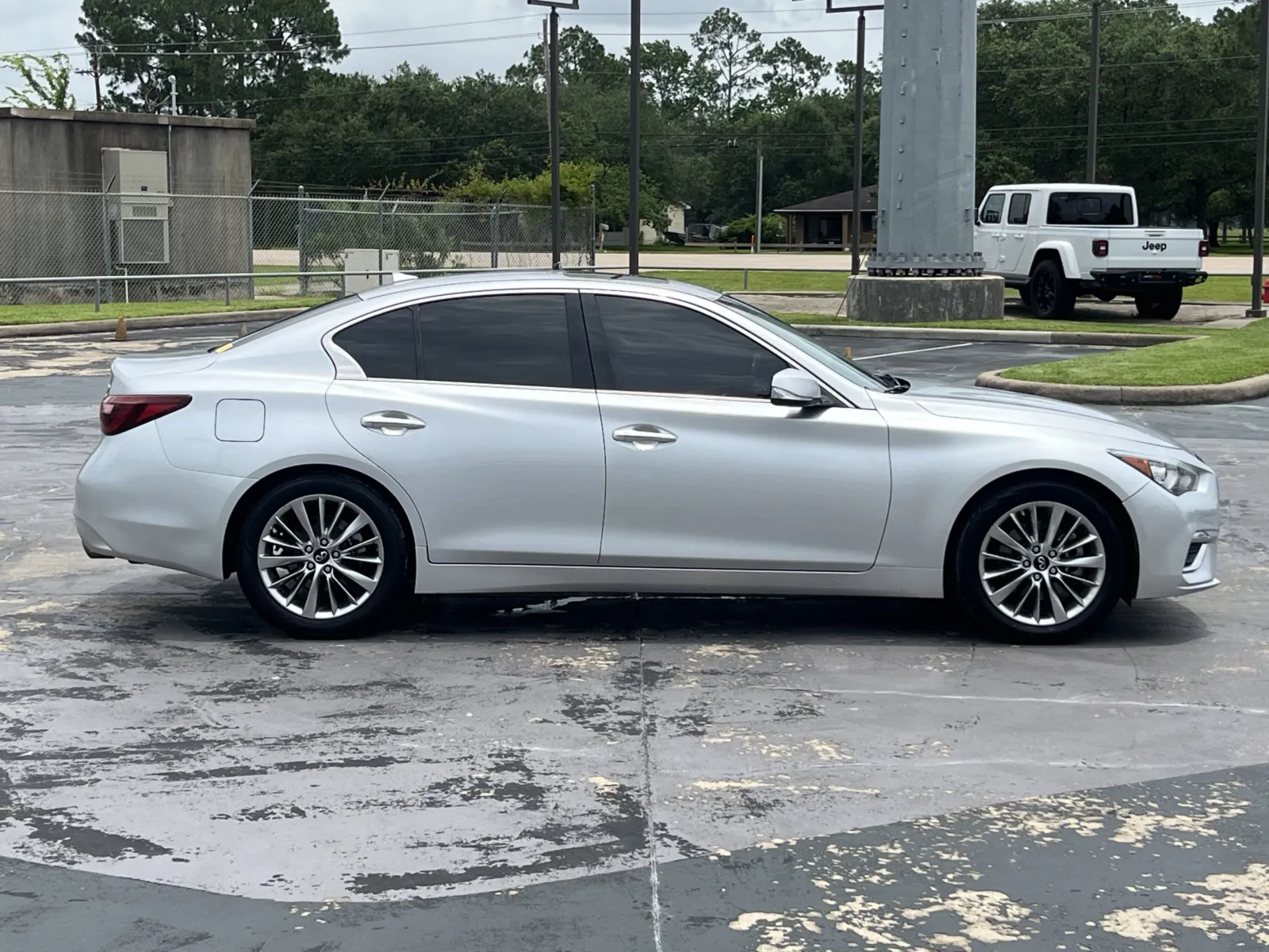 Infiniti Q50 photo 8