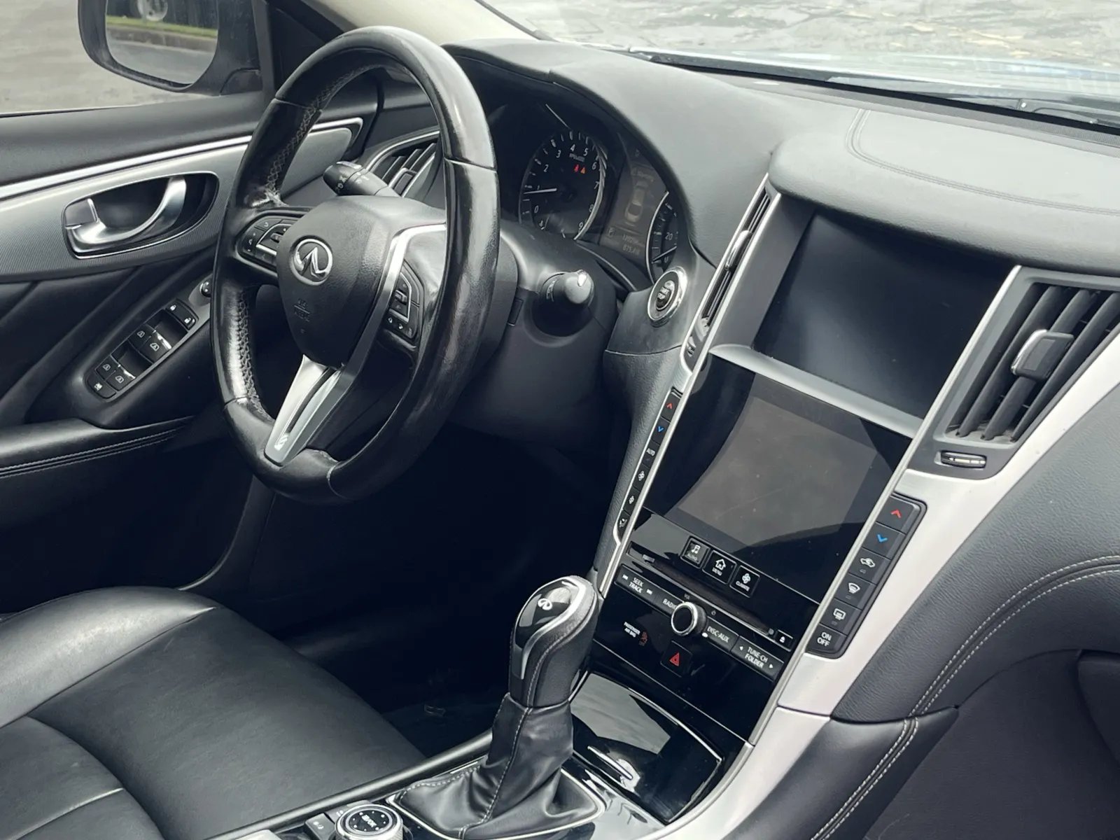 Infiniti Q50 photo 13