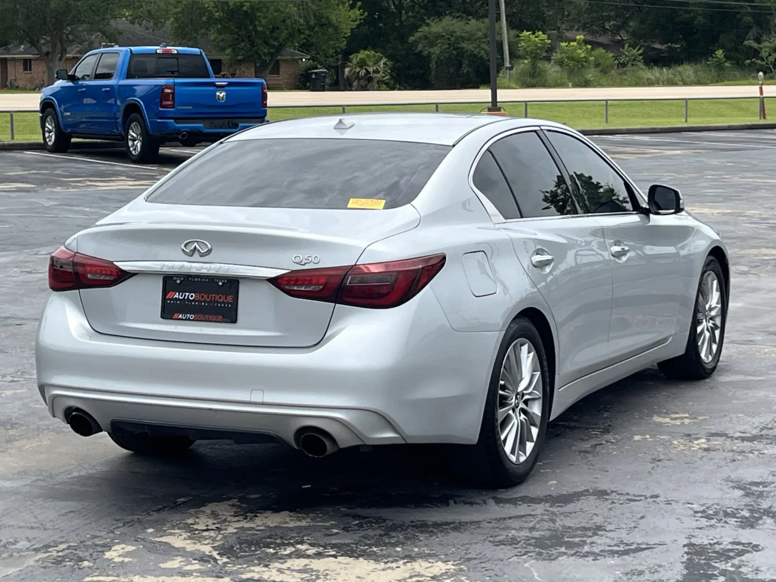 Infiniti Q50 photo 7