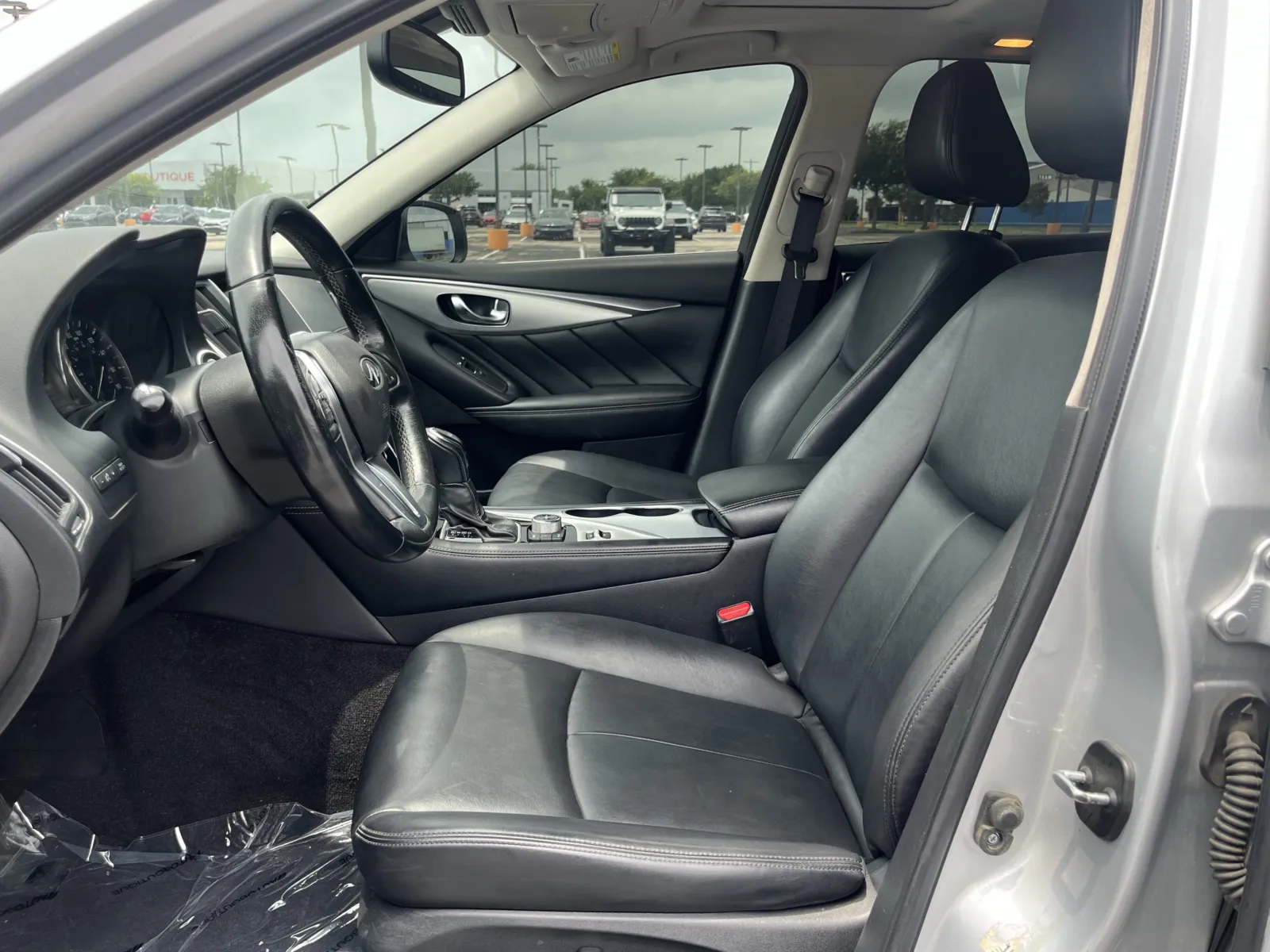 Infiniti Q50 photo 25
