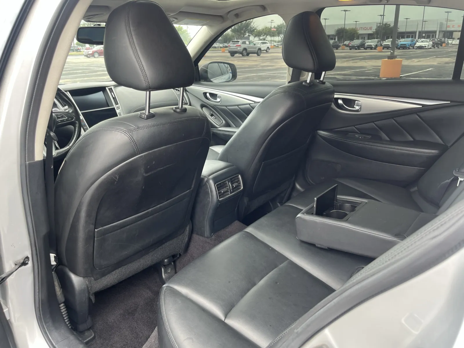 Infiniti Q50 photo 23