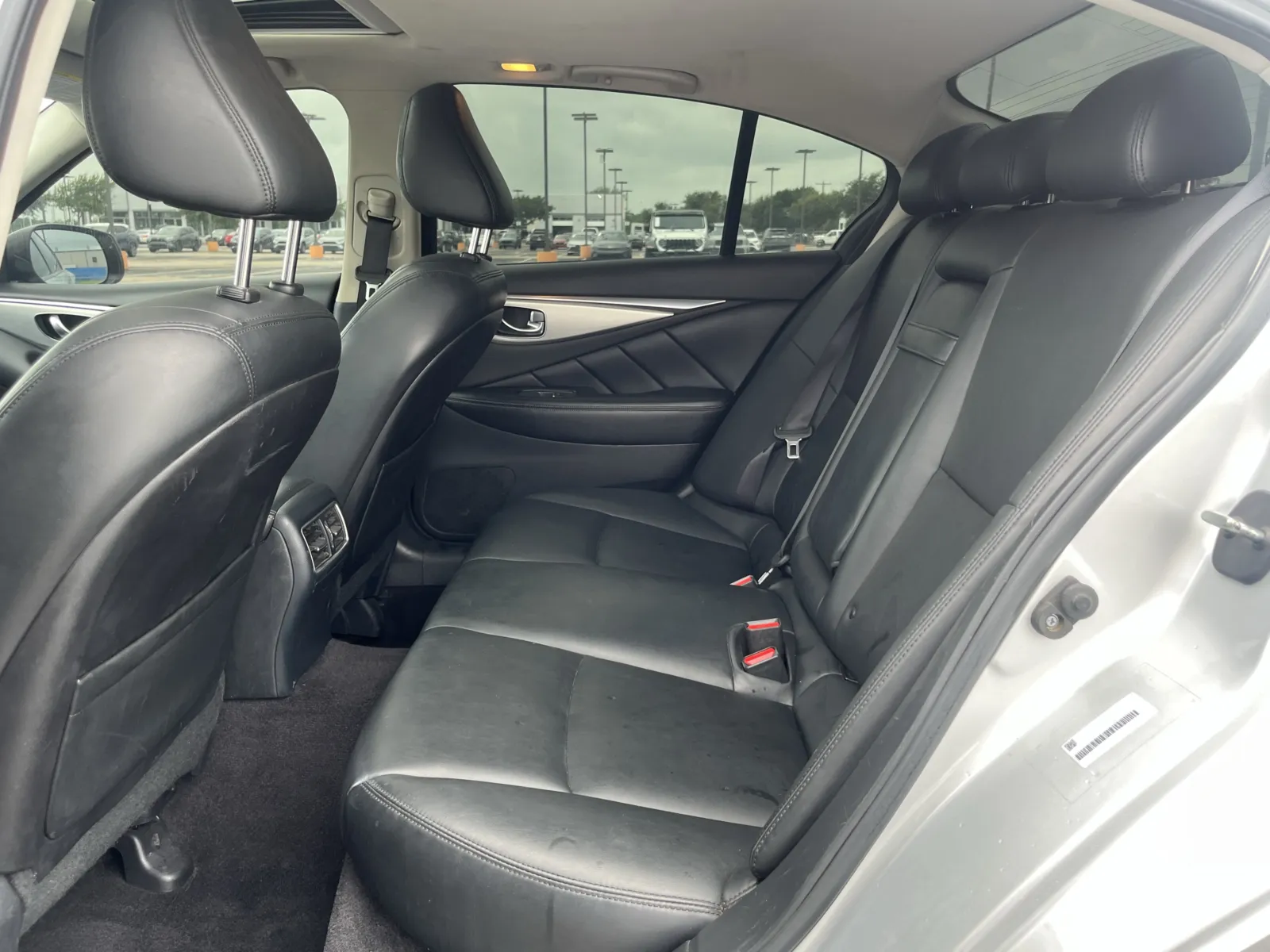 Infiniti Q50 photo 27
