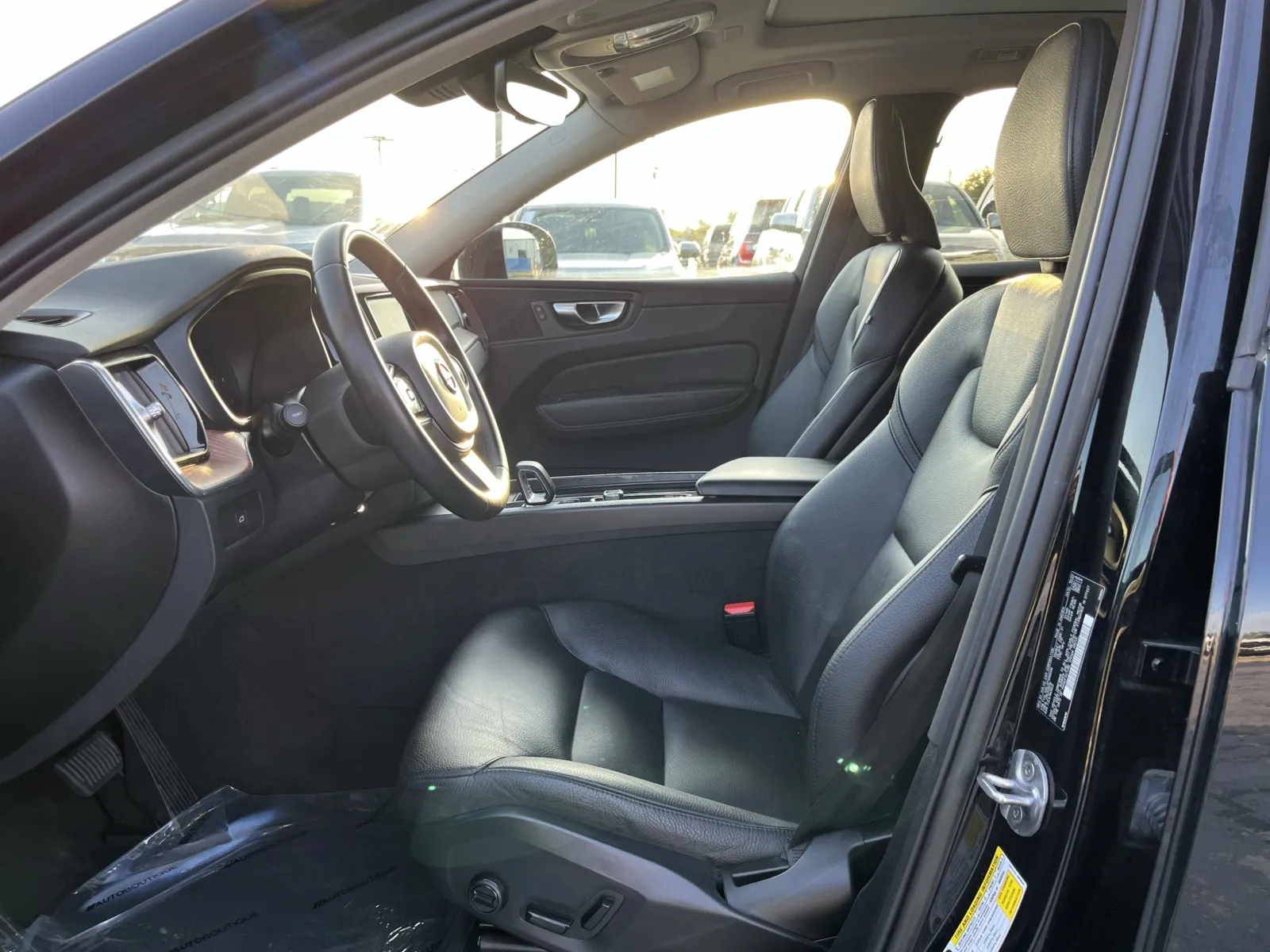 Volvo XC60 photo 28