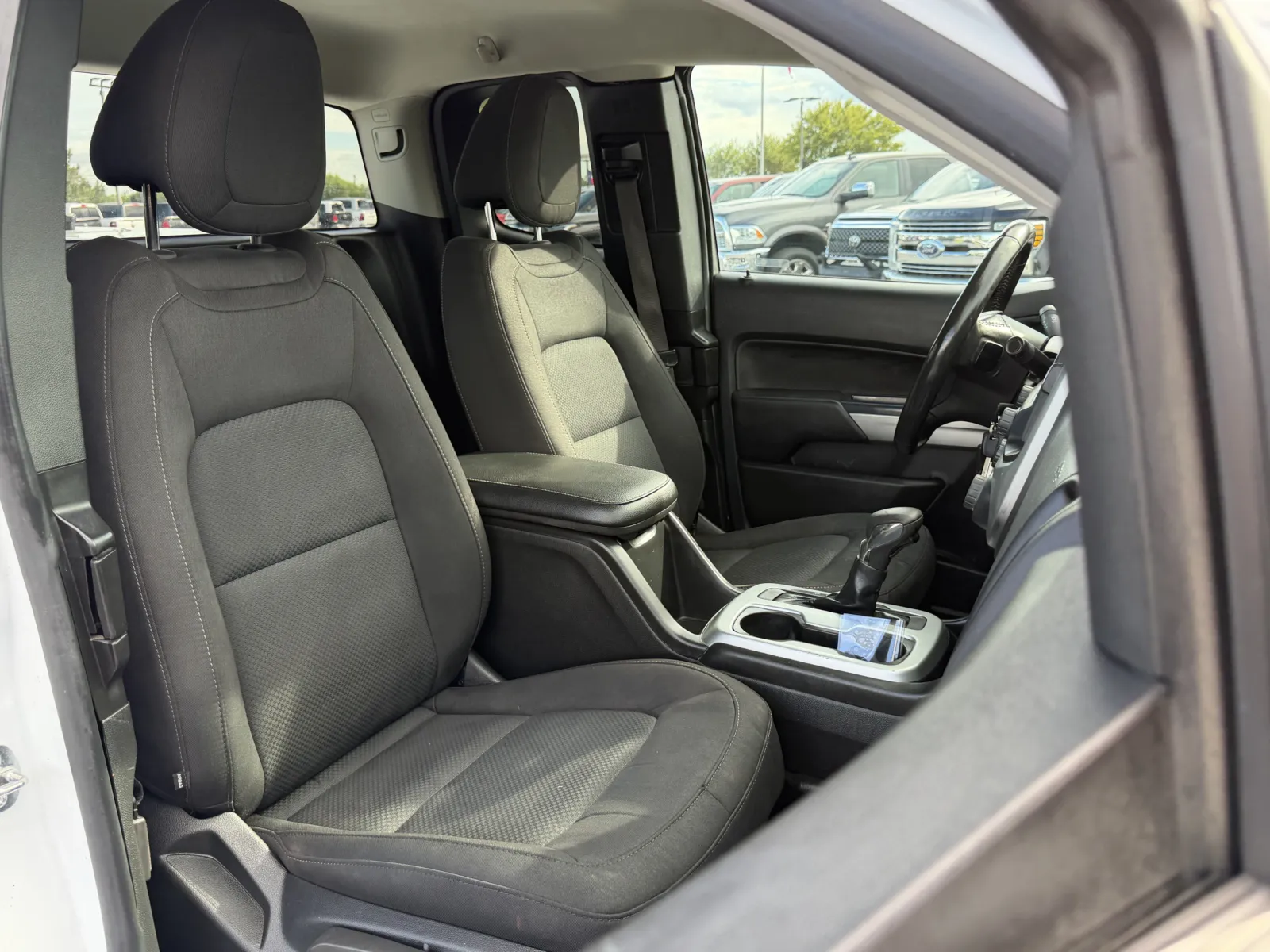 Chevrolet Colorado photo 17