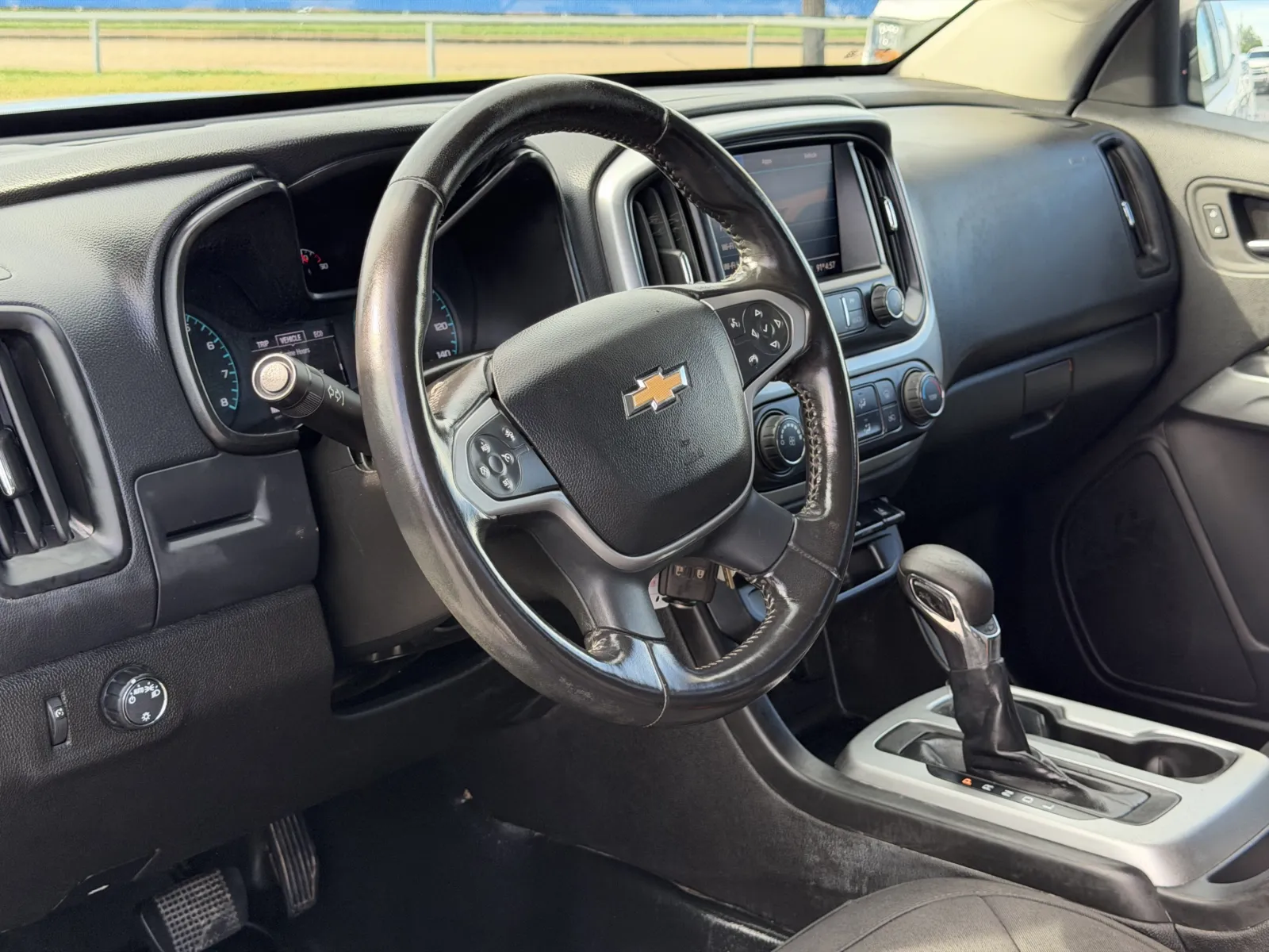Chevrolet Colorado photo 14