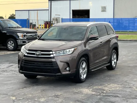 Photos of 2019 Toyota Highlander Limited for sale in Alvin, TX at Auto Boutique Texas