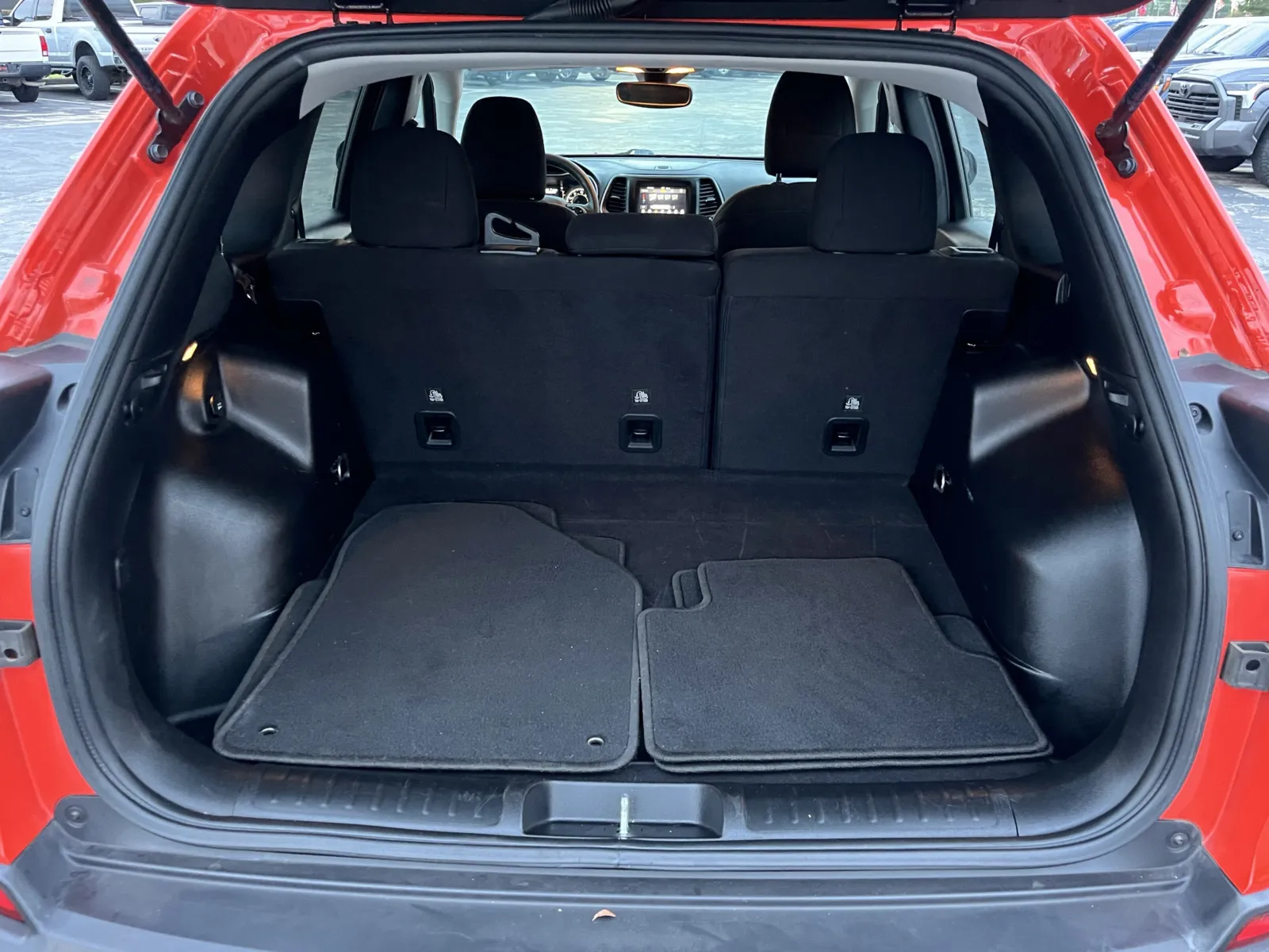Jeep Cherokee photo 9