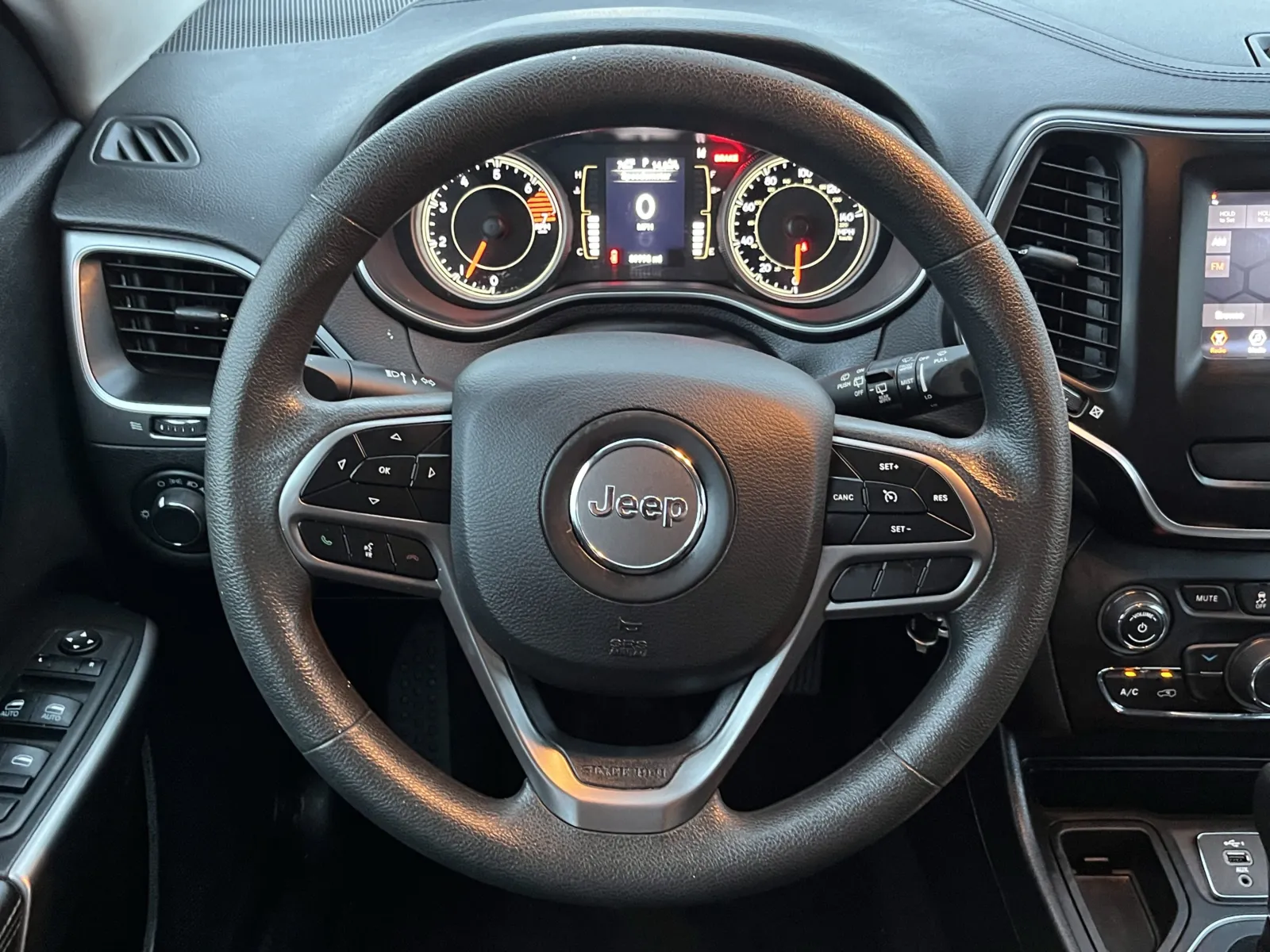 Jeep Cherokee photo 14