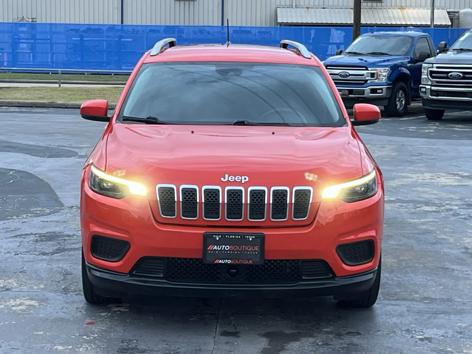 Jeep Cherokee photo 3