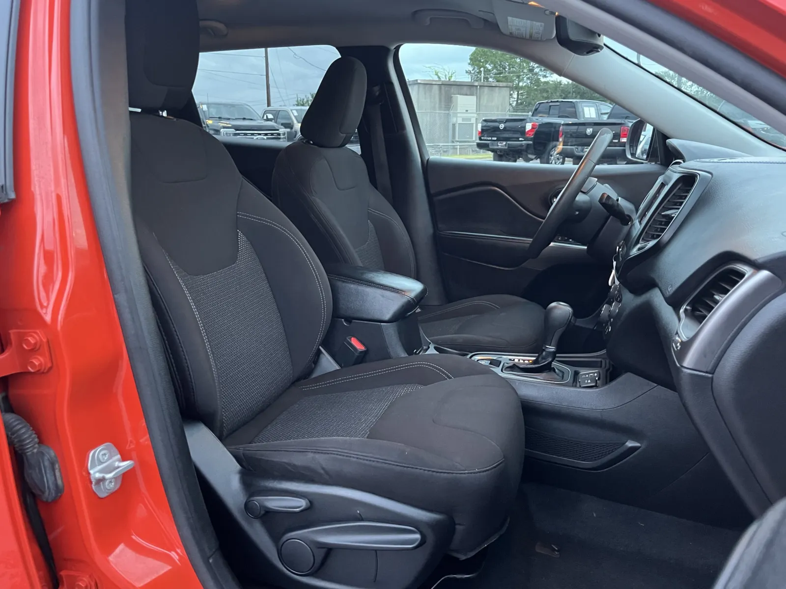 Jeep Cherokee photo 22