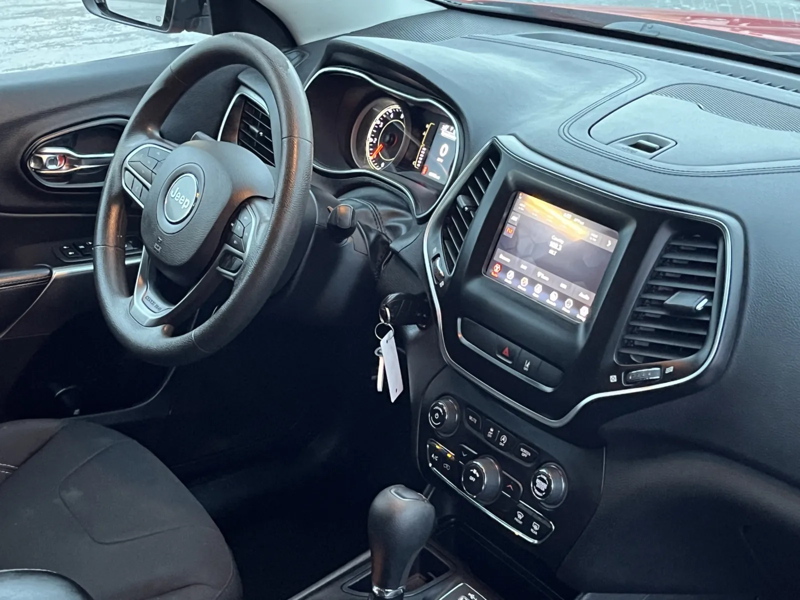 Jeep Cherokee photo 12