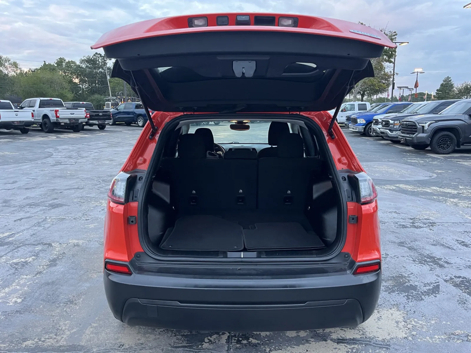 Jeep Cherokee photo 8
