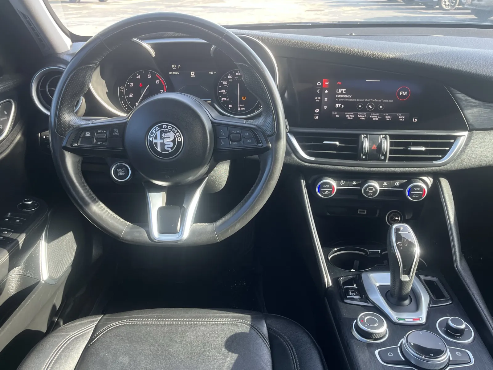 Alfa Romeo Giulia photo 14
