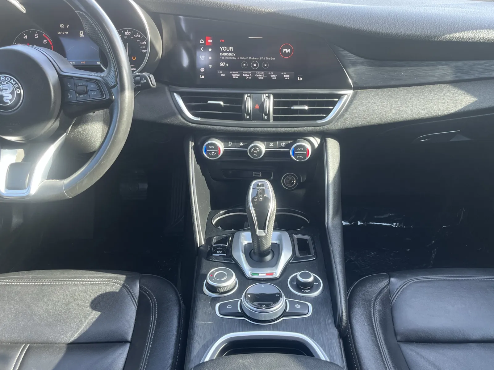Alfa Romeo Giulia photo 22