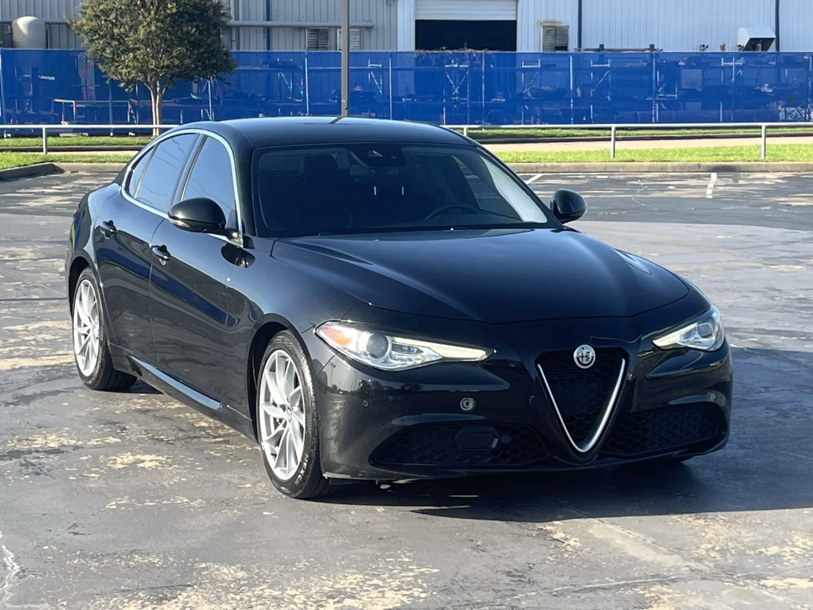Alfa Romeo Giulia photo 2