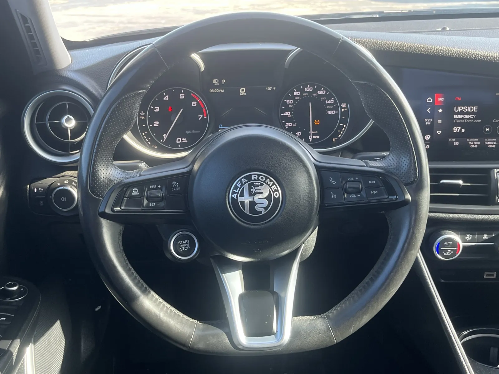 Alfa Romeo Giulia photo 15