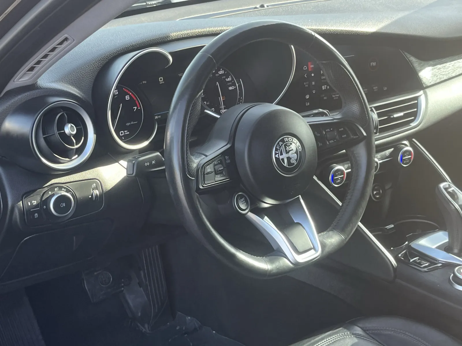 Alfa Romeo Giulia photo 12