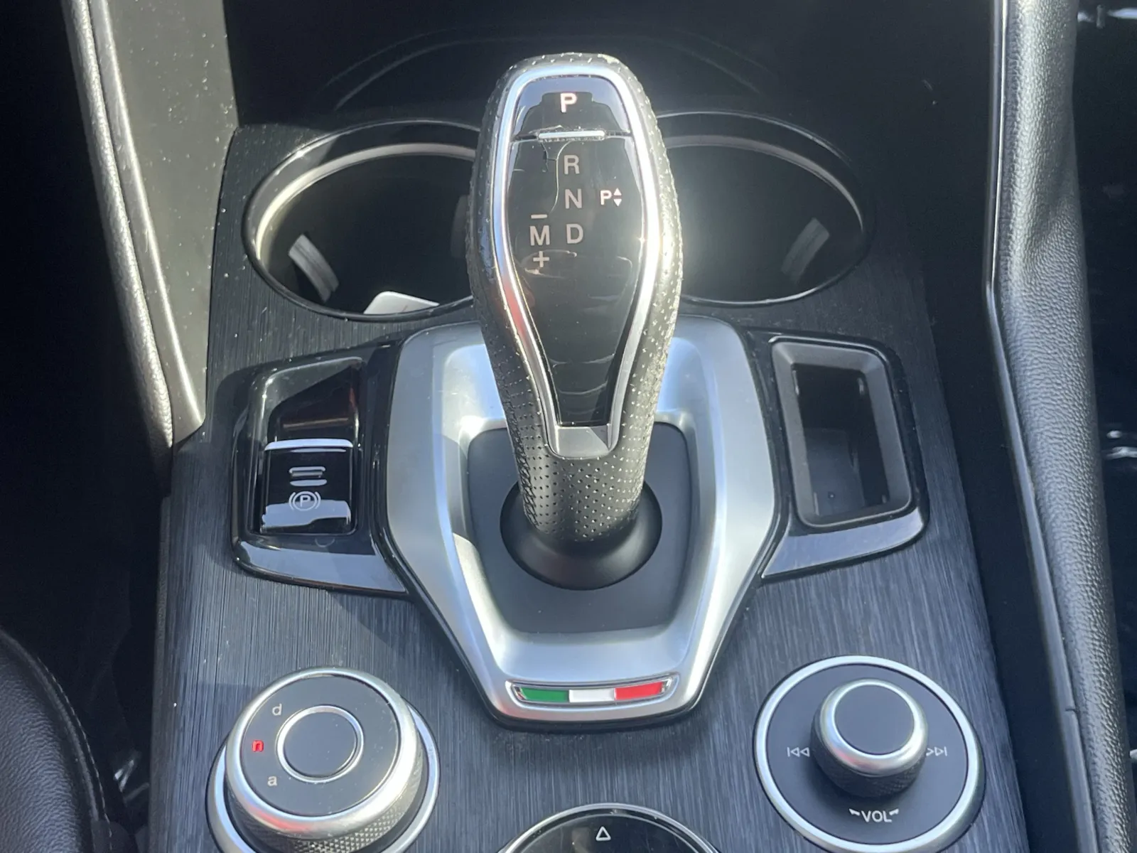 Alfa Romeo Giulia photo 19