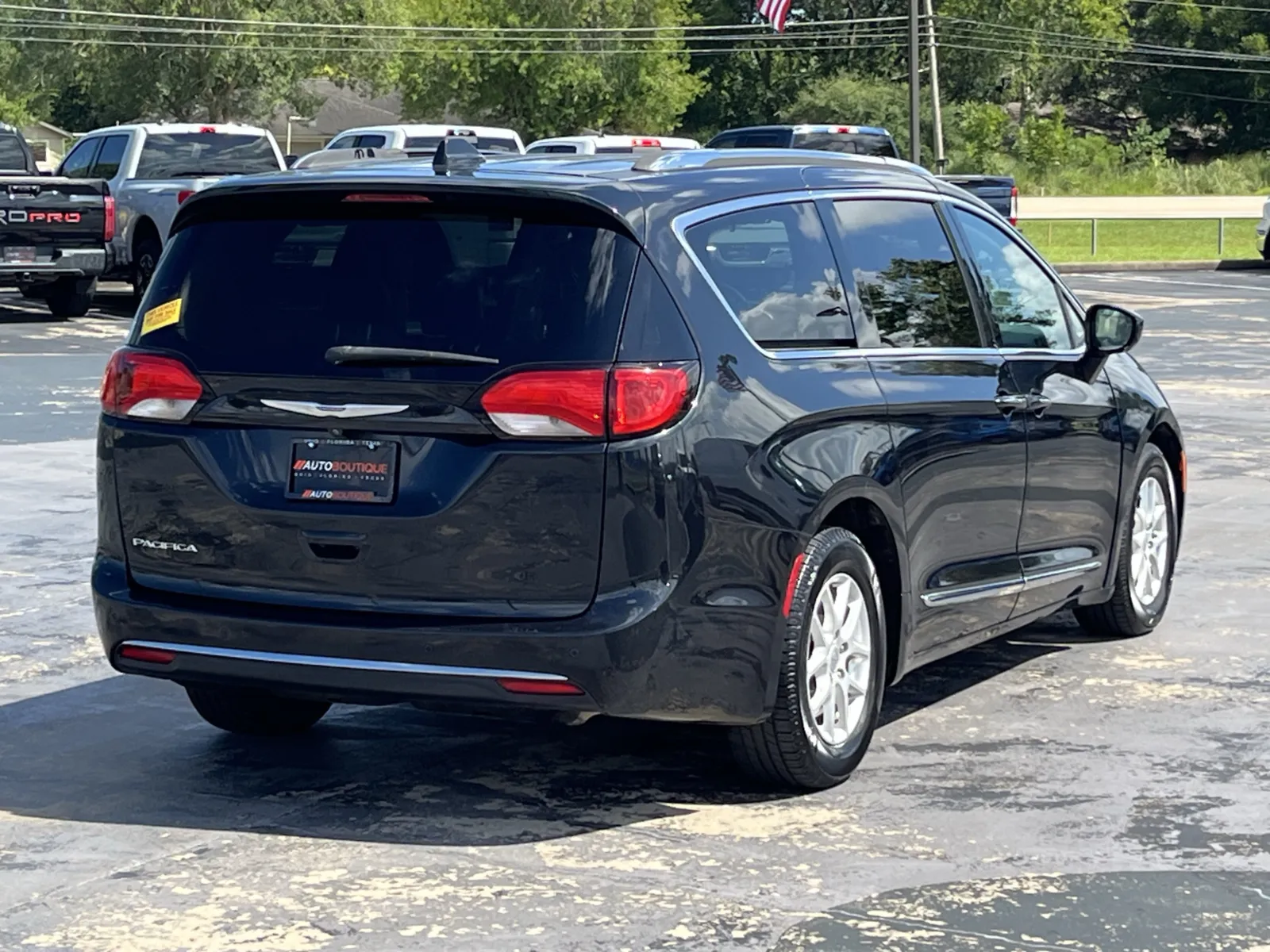 Chrysler Pacifica photo 7