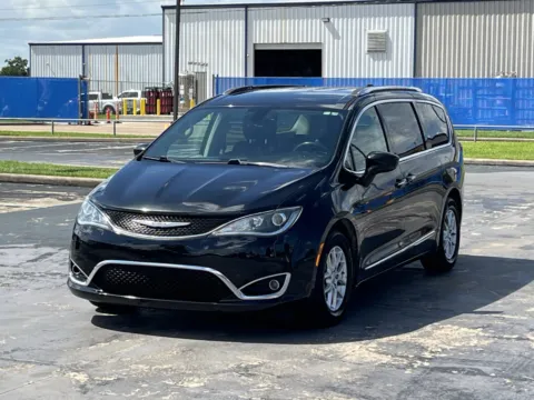 Photos of 2020 Chrysler Pacifica Touring L for sale in Alvin, TX at Auto Boutique Texas