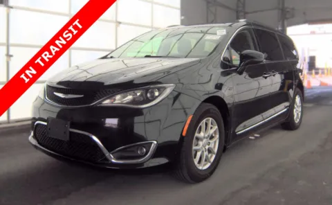 Black 2020 Chrysler Pacifica Touring L for sale in Alvin, TX