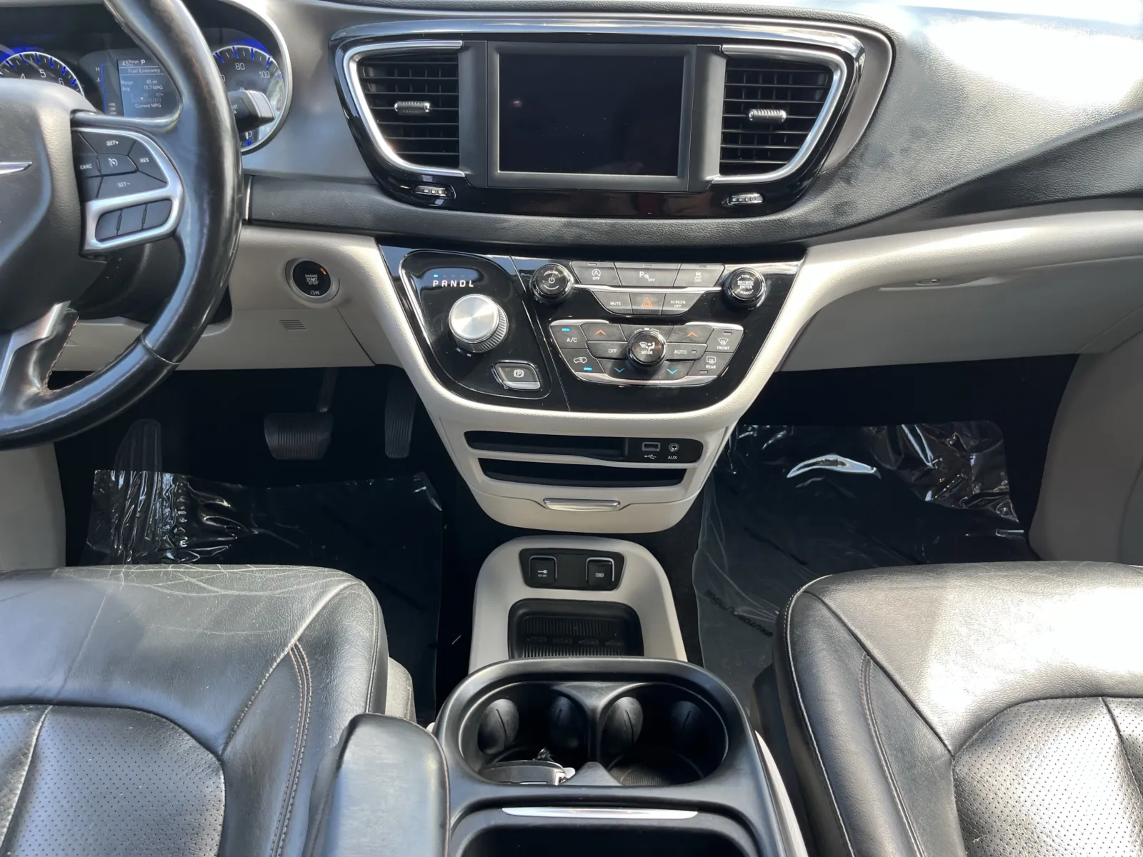 Chrysler Pacifica photo 22